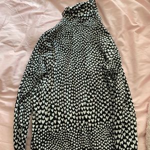 Black and white heart turtle neck